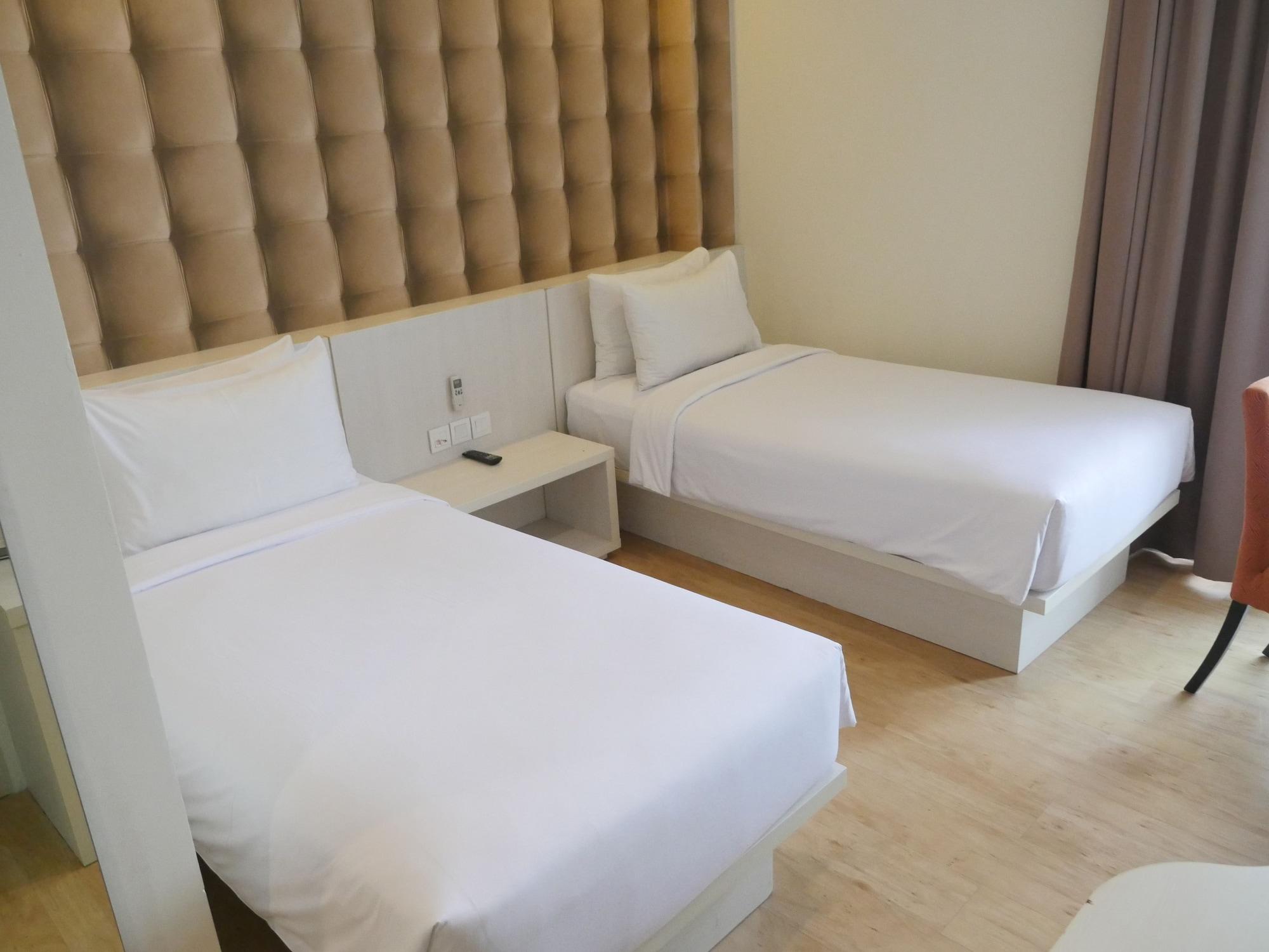 Yasmin Hotel Karawaci Tangerang Exterior foto