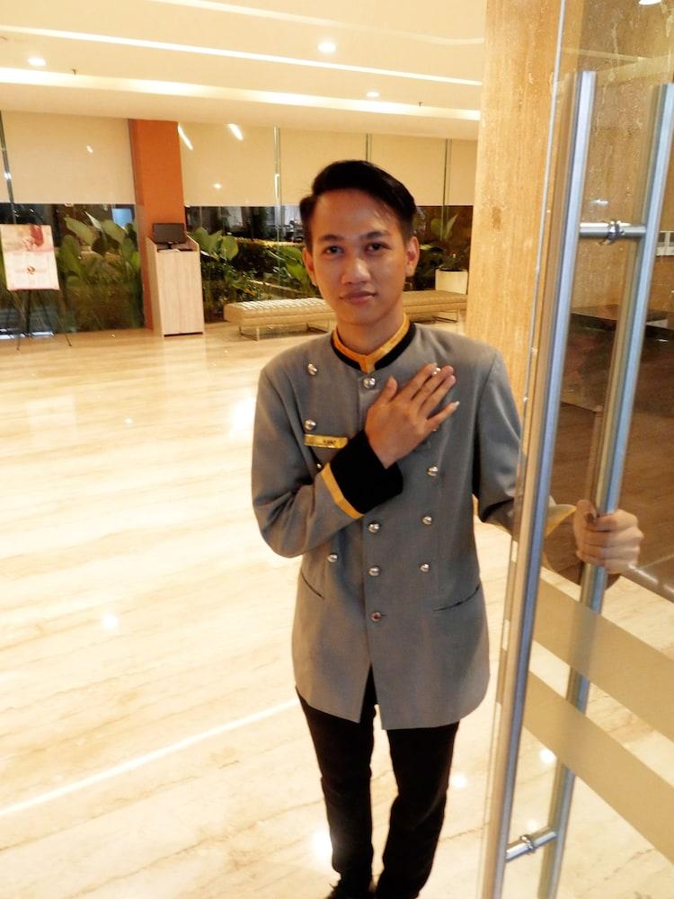 Yasmin Hotel Karawaci Tangerang Exterior foto