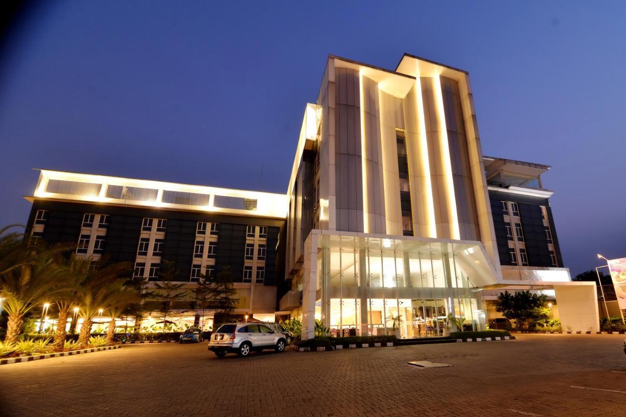 Yasmin Hotel Karawaci Tangerang Exterior foto