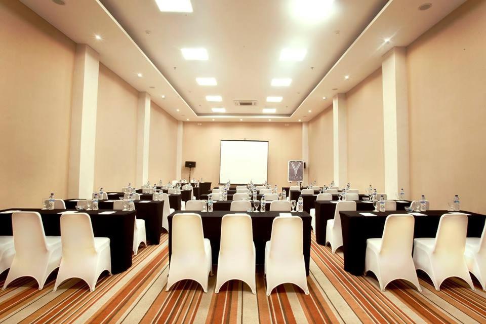 Yasmin Hotel Karawaci Tangerang Exterior foto