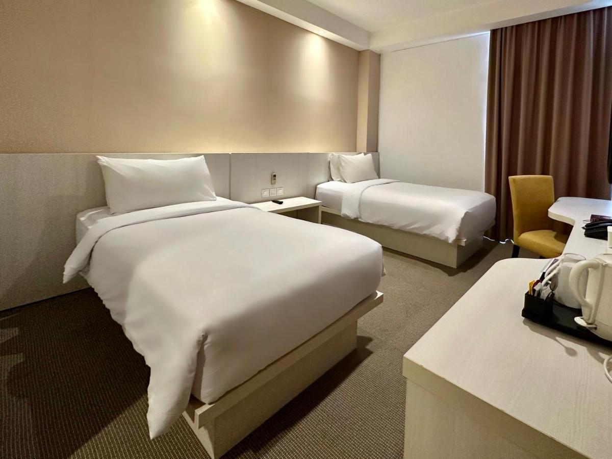 Yasmin Hotel Karawaci Tangerang Exterior foto