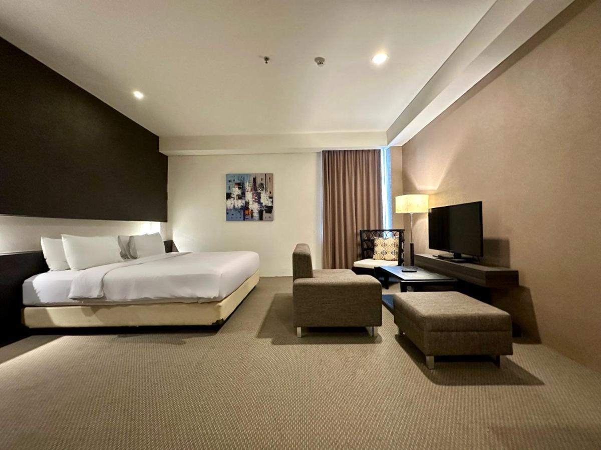 Yasmin Hotel Karawaci Tangerang Exterior foto