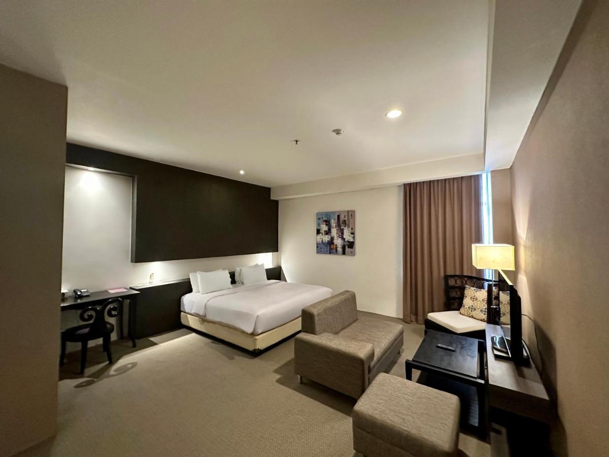 Yasmin Hotel Karawaci Tangerang Exterior foto