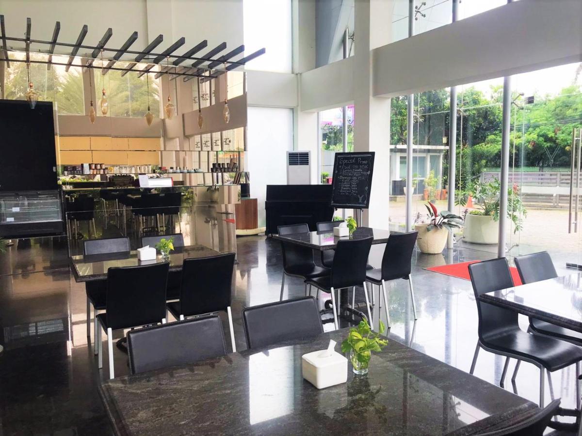 Yasmin Hotel Karawaci Tangerang Exterior foto