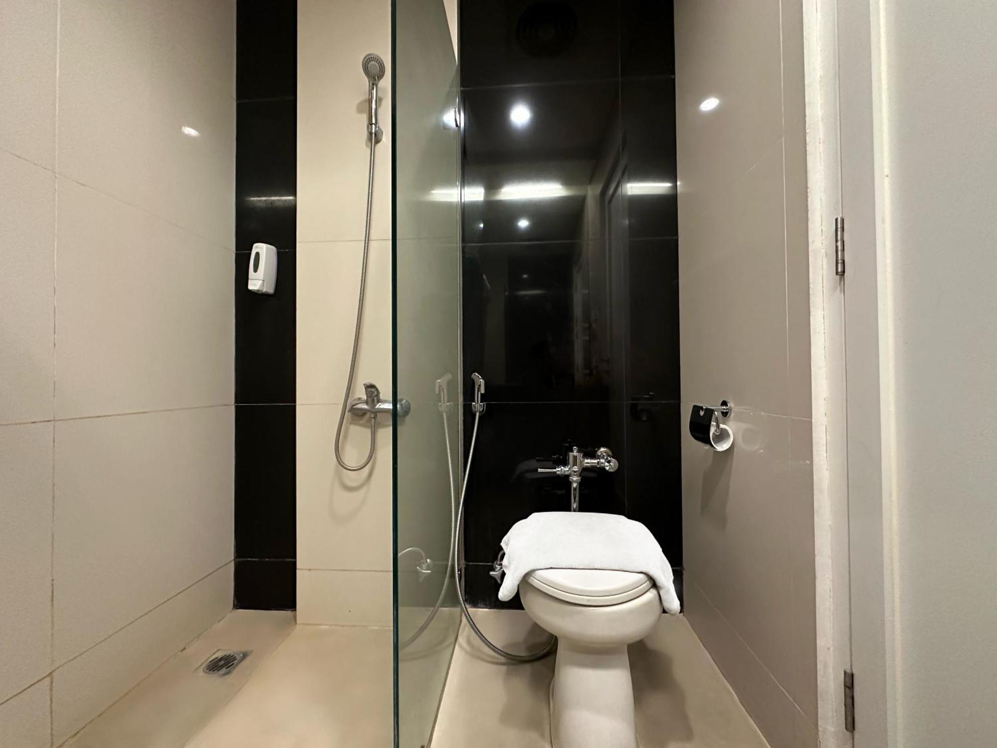 Yasmin Hotel Karawaci Tangerang Exterior foto