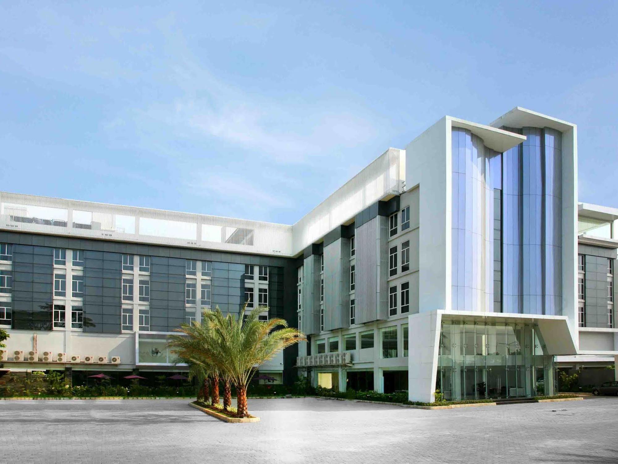 Yasmin Hotel Karawaci Tangerang Exterior foto