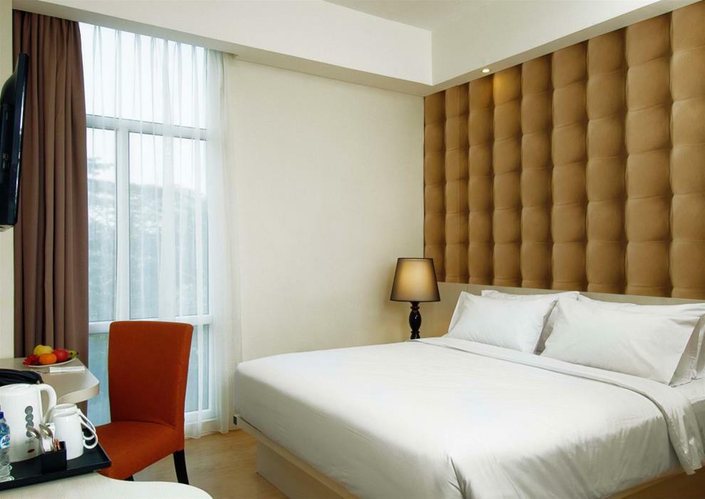 Yasmin Hotel Karawaci Tangerang Exterior foto